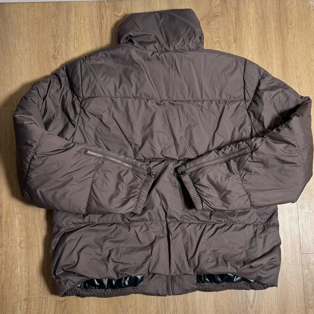 Women’s Puffer Jacket - Picture 2 of 2